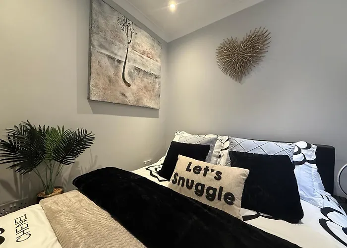 Studio C - Newly Renovated Private 1 Bed Studio Near Trent Bridge Cricket Ground And National Water Sports Centre