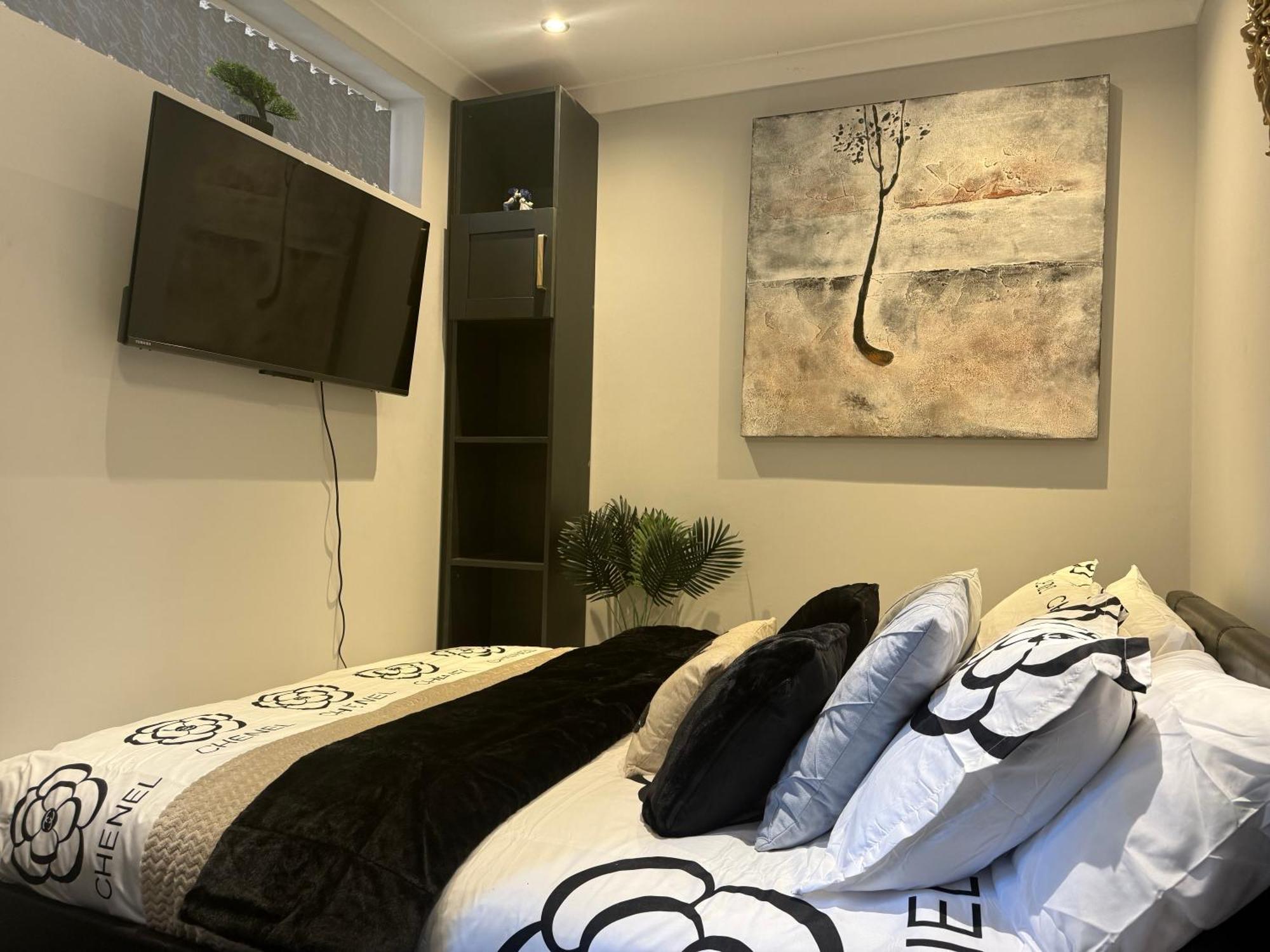 C - Newly Renovated Private 1 Bed Near Trent Bridge Cricket Ground And National Water Sports Centre